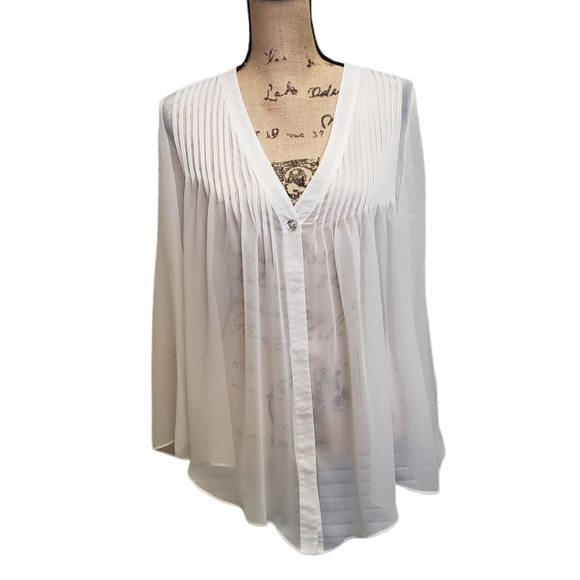 Romeo & Juliet Couture Tops - Romeo & Juliet Couture White Button Down Blouse